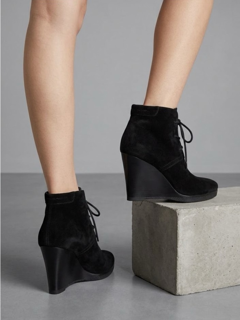 Womens Via Spiga Mirren Wedge Lace-Up Ankle Boots, Black Suede. Size 9